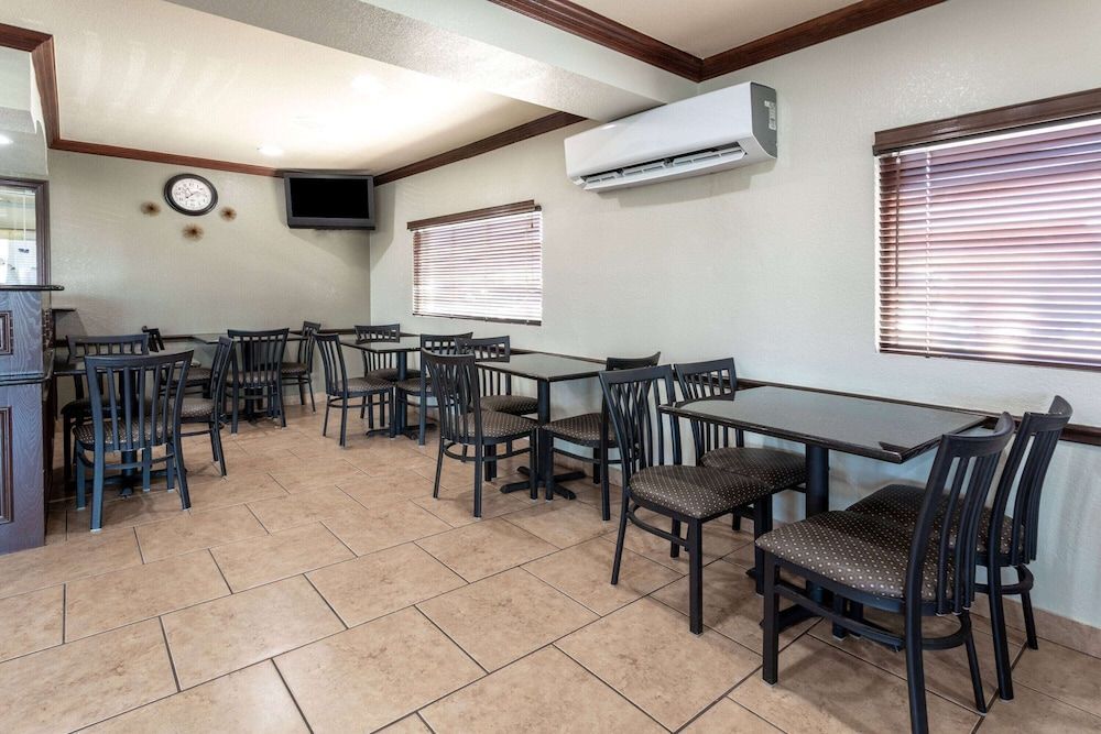 Super 8 by Wyndham Amarillo Central TX 2
