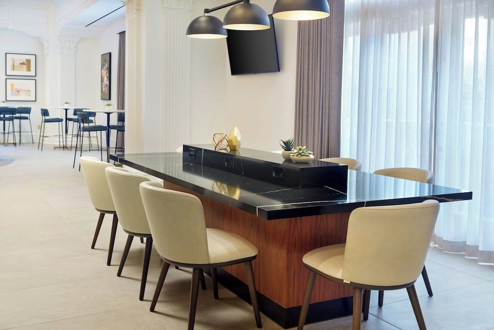Courtyard by Marriott New Orleans French Quarter/Iberville 2