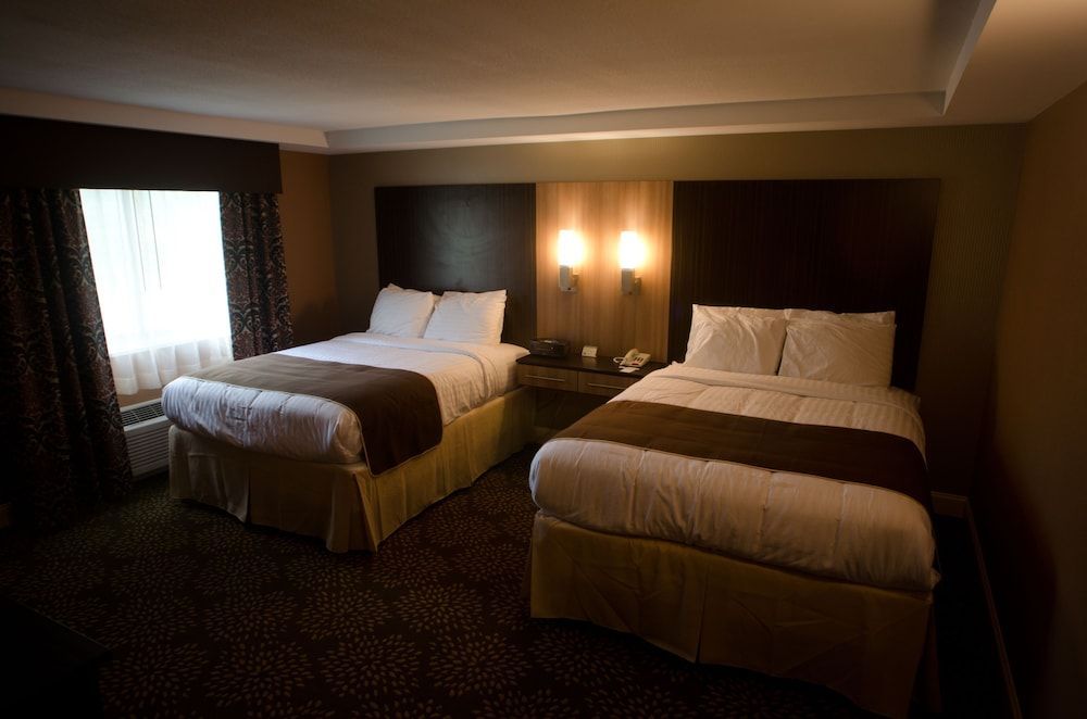 Aashram Hotel by Niagara River 1