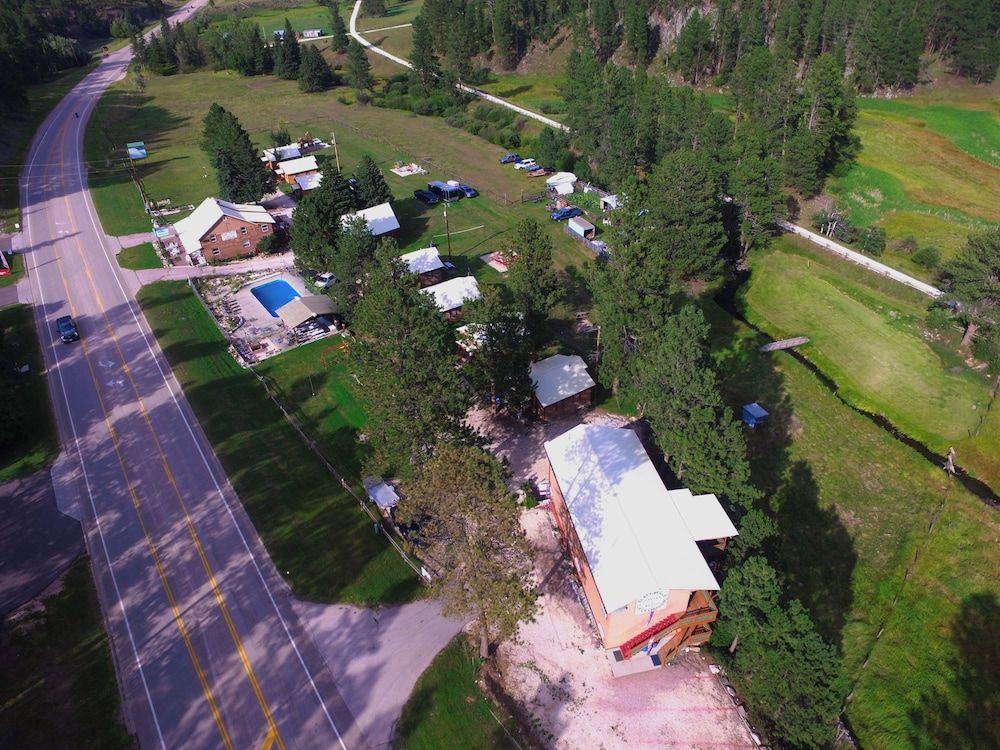 Black Hills Cabins at Quail's Crossing 1