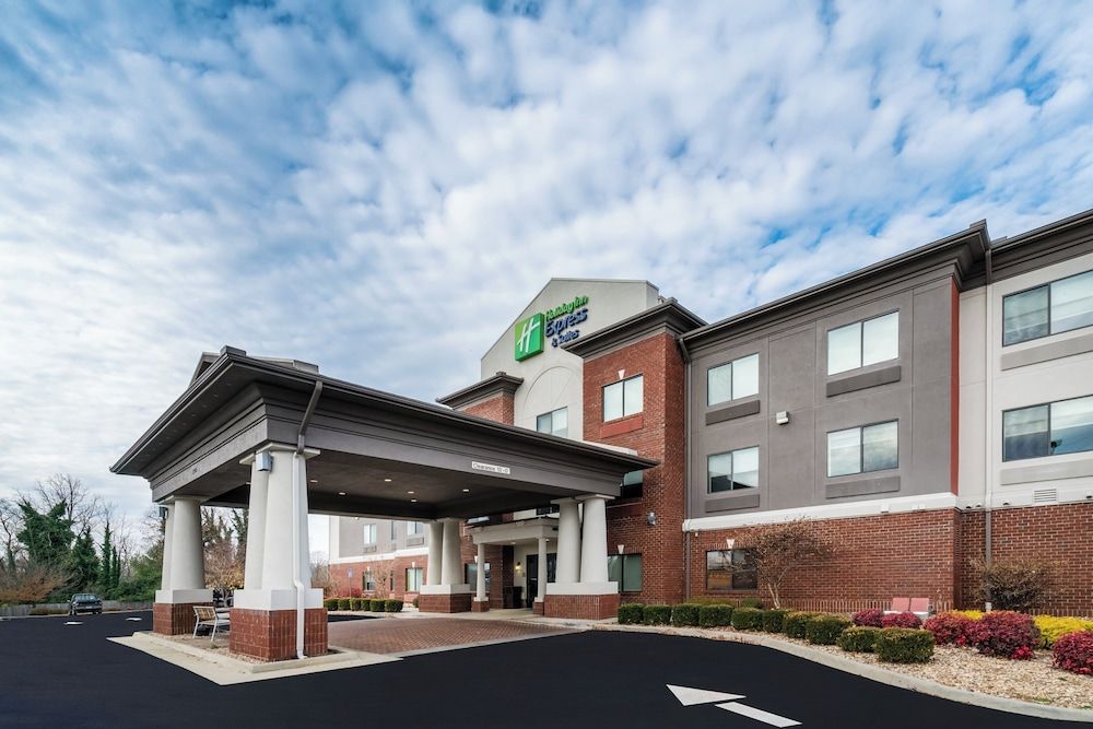Holiday Inn Express & Suites ROCKY MOUNT/SMITH MTN LAKE by IHG 1