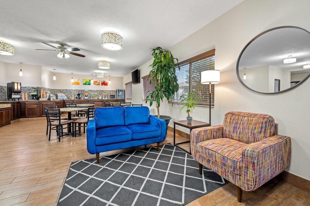 Quality Inn Dubuque on Hwy 20 2