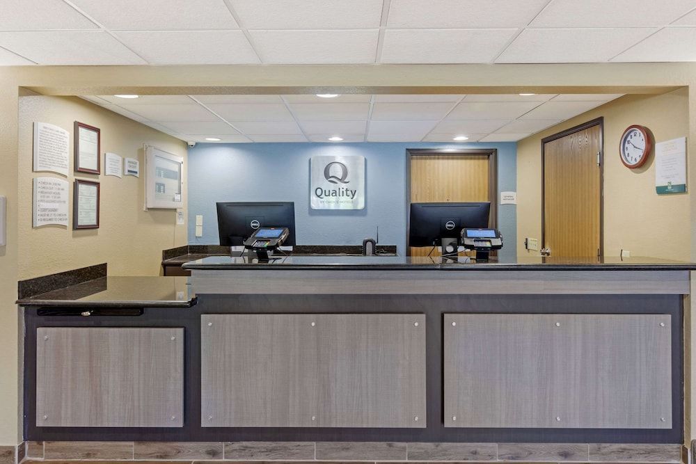 Quality Inn Oshkosh Aviation Park 2