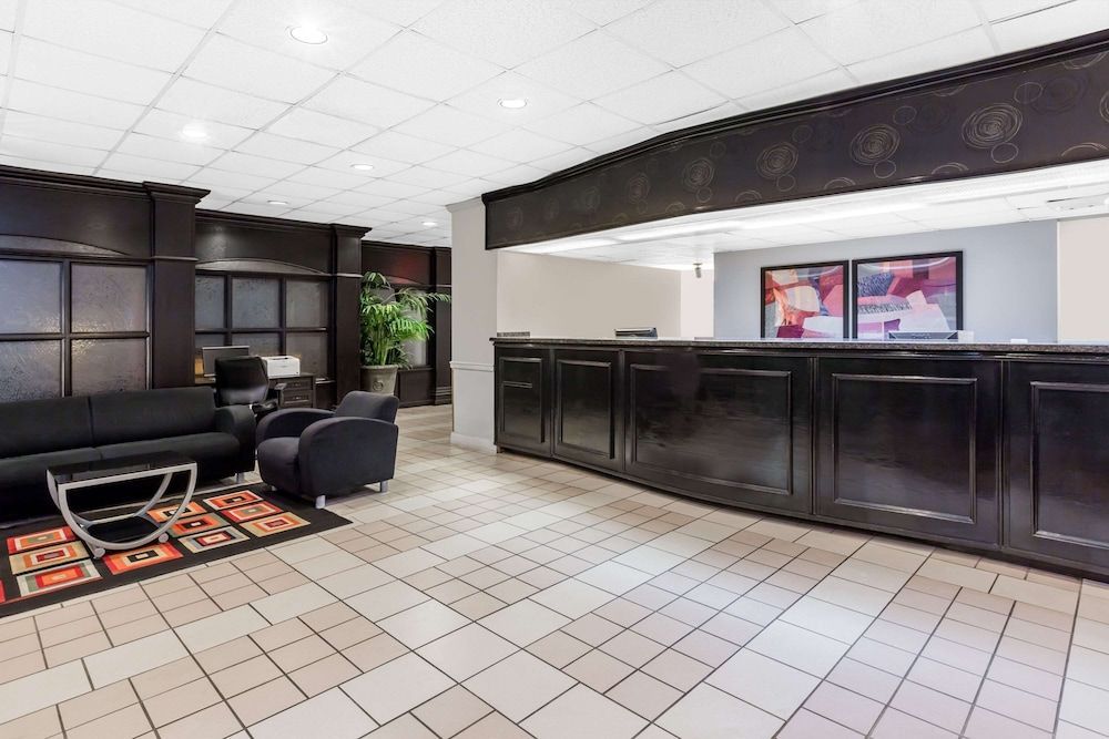 Days Inn & Suites by Wyndham Jennings 2