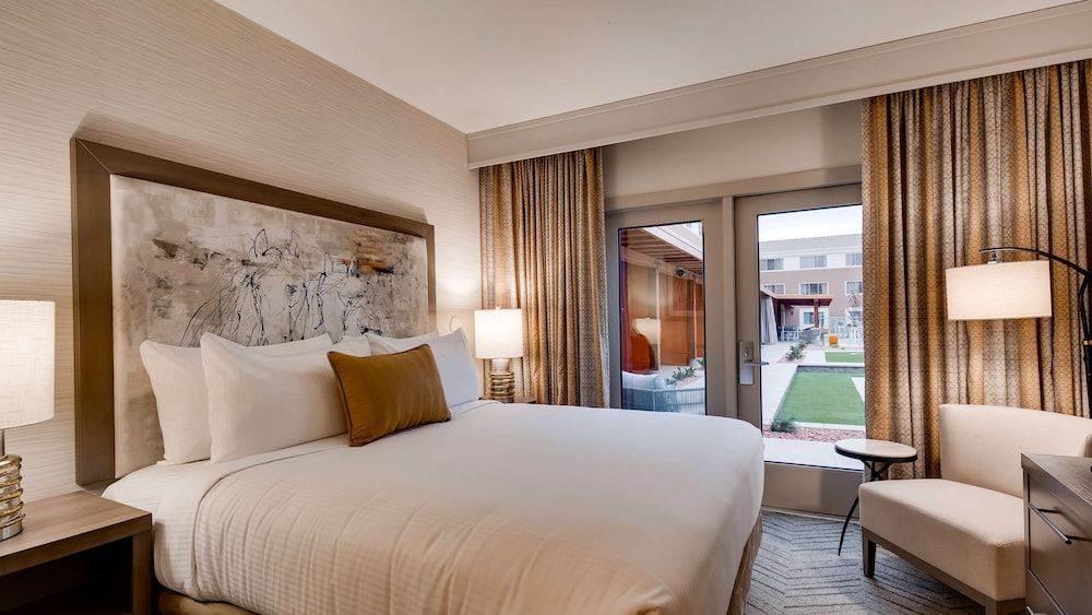 Aiden by Best Western Scottsdale North 1