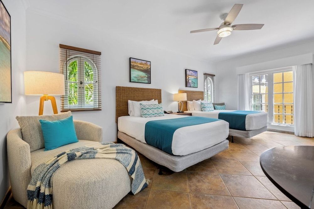 Harbour Village Beach Club 2