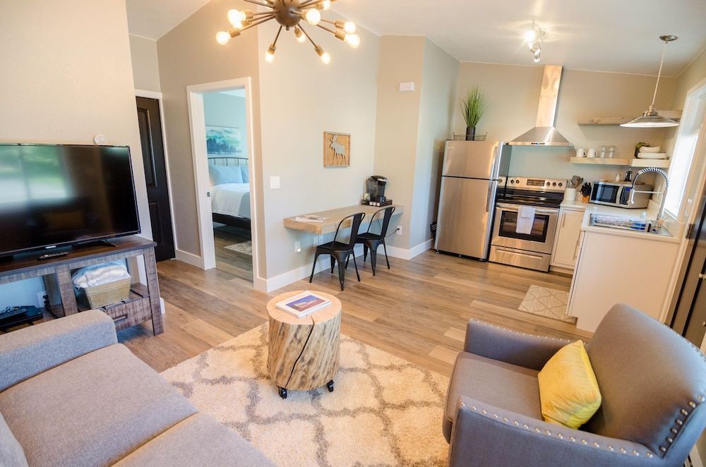 Colony Suites 1