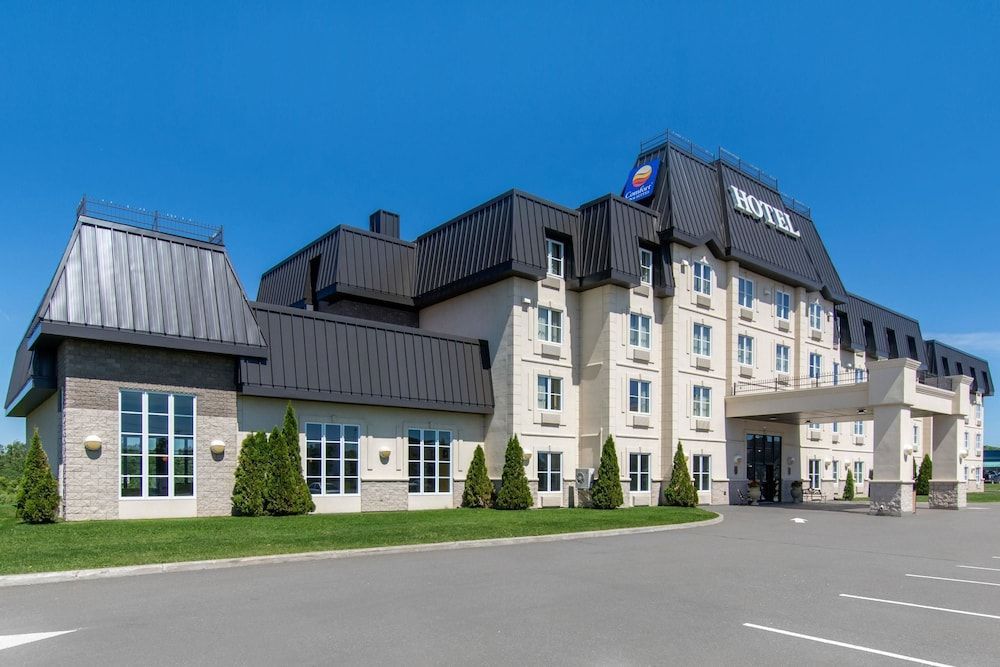 Comfort Inn & Suites 1