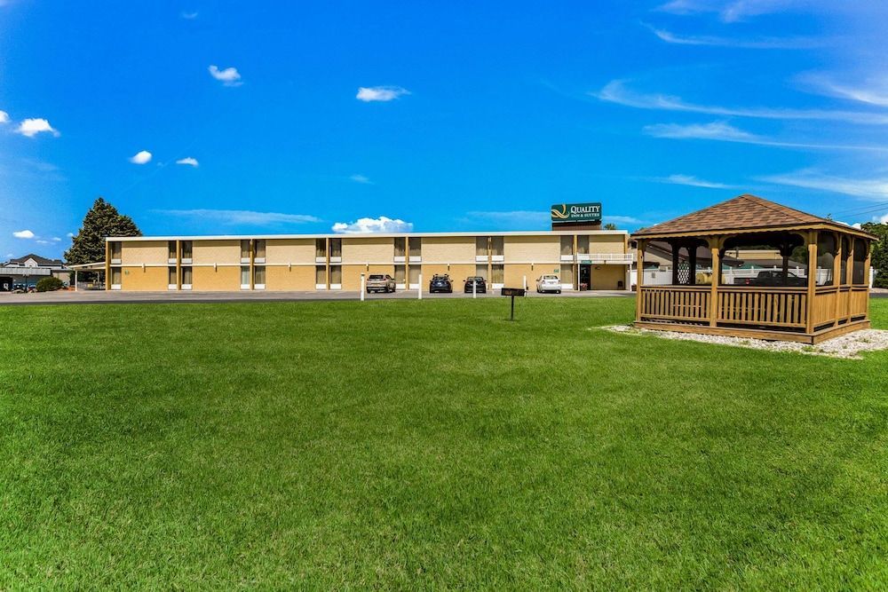 Quality Inn & Suites Plattsburgh 1