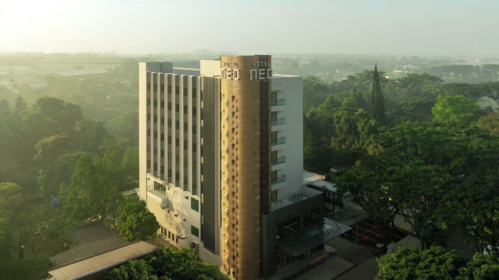 Hotel Neo Kota Baru Parahyangan 1