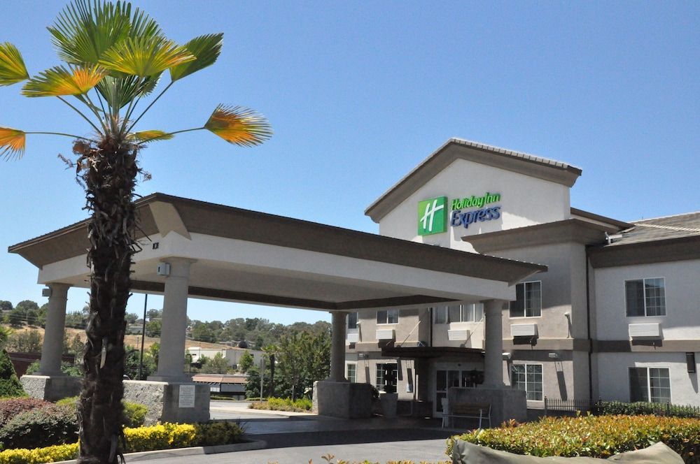 Holiday Inn Express & Suites JACKSON by IHG 1
