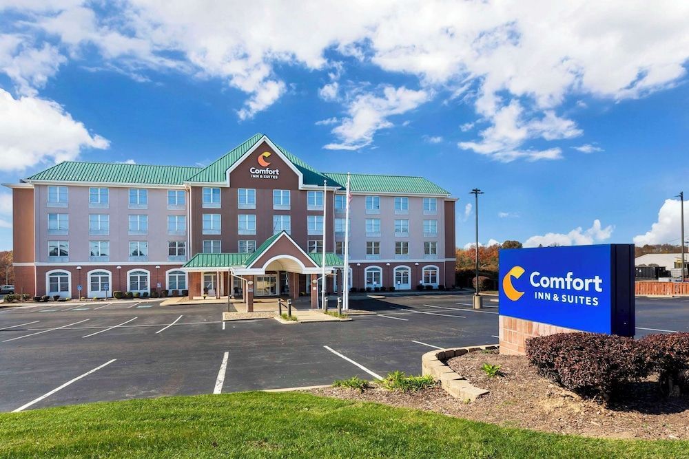 Comfort Inn & Suites Cuyahoga Falls - Akron 1