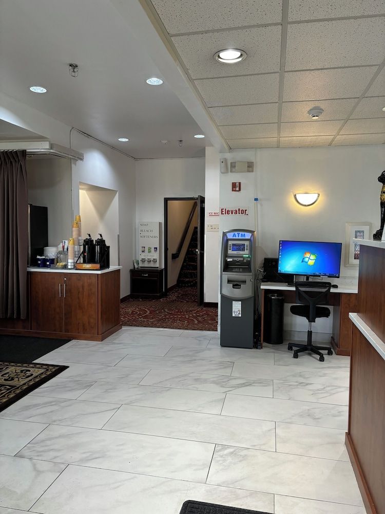 Days Inn by Wyndham Seattle Aurora 2