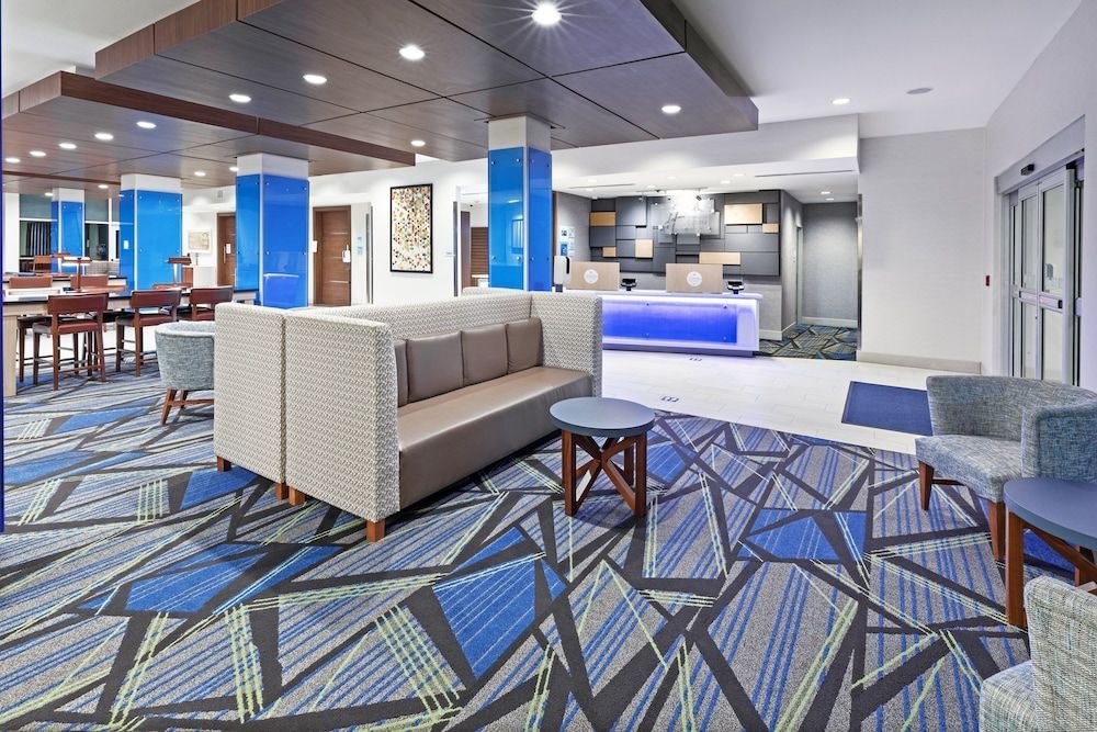 Holiday Inn Express & Suites DENTON - SANGER by IHG 1