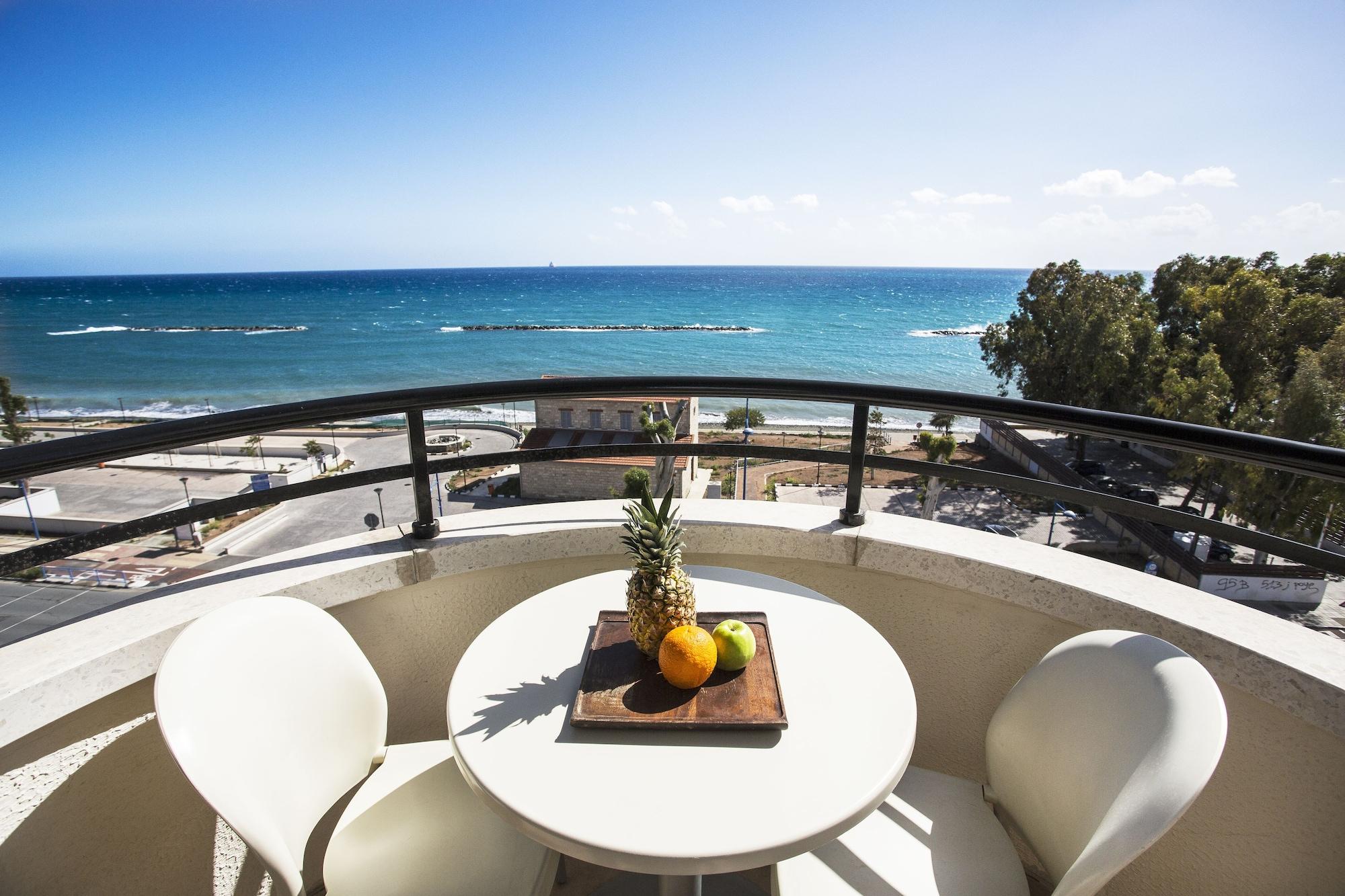 Pigeon Beach Hotel Apartments 2