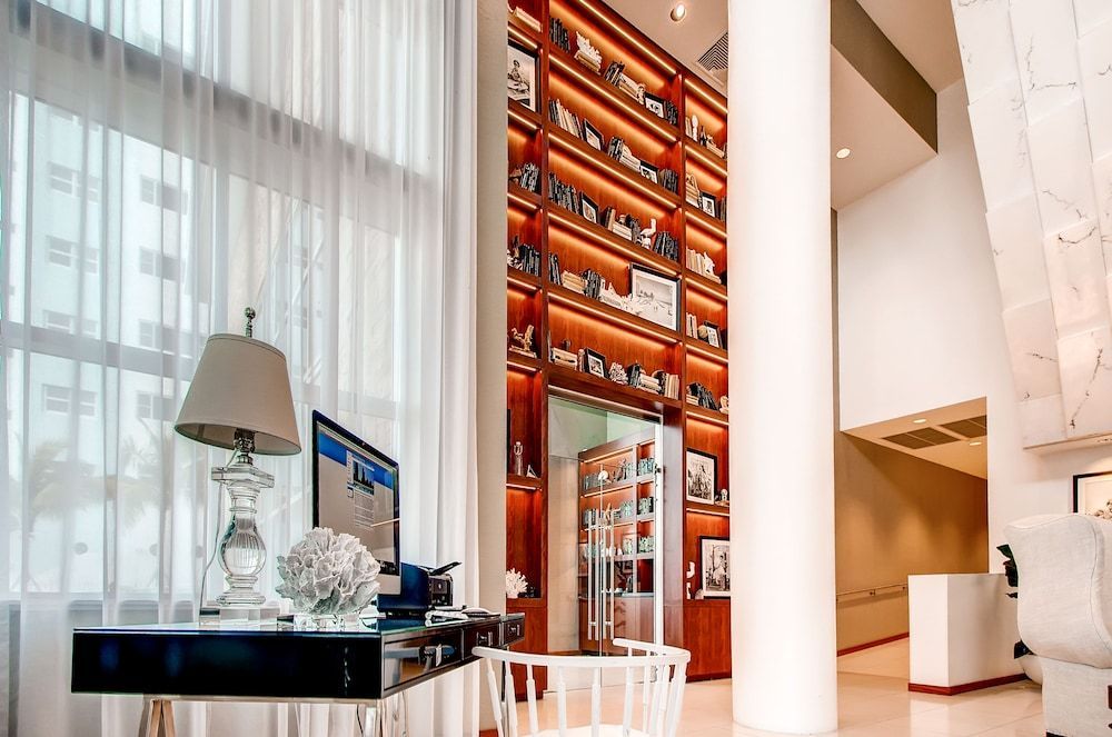 Churchill Suites Monte Carlo Miami Beach 2