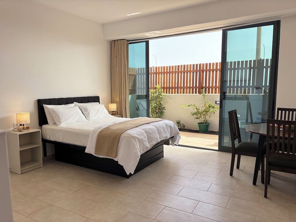 Joli Beach Apartments With Shared Pool 2