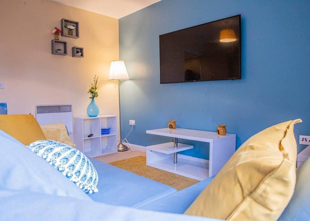 Inviting 2-bed Apartment in Wolverhampton 2
