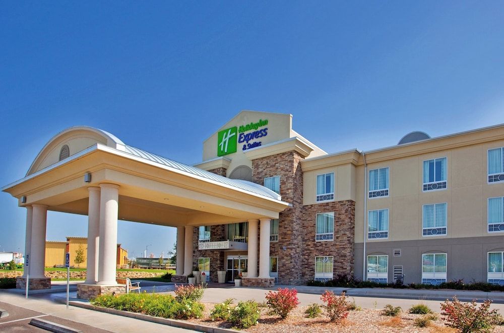 Holiday Inn Express & Suites EAST WICHITA I-35 ANDOVER by IHG 1