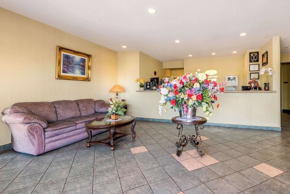 Econo Lodge Colorado Springs near Airport 2