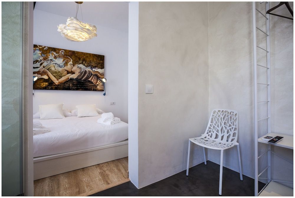 Cheap & Chic Hotel 2