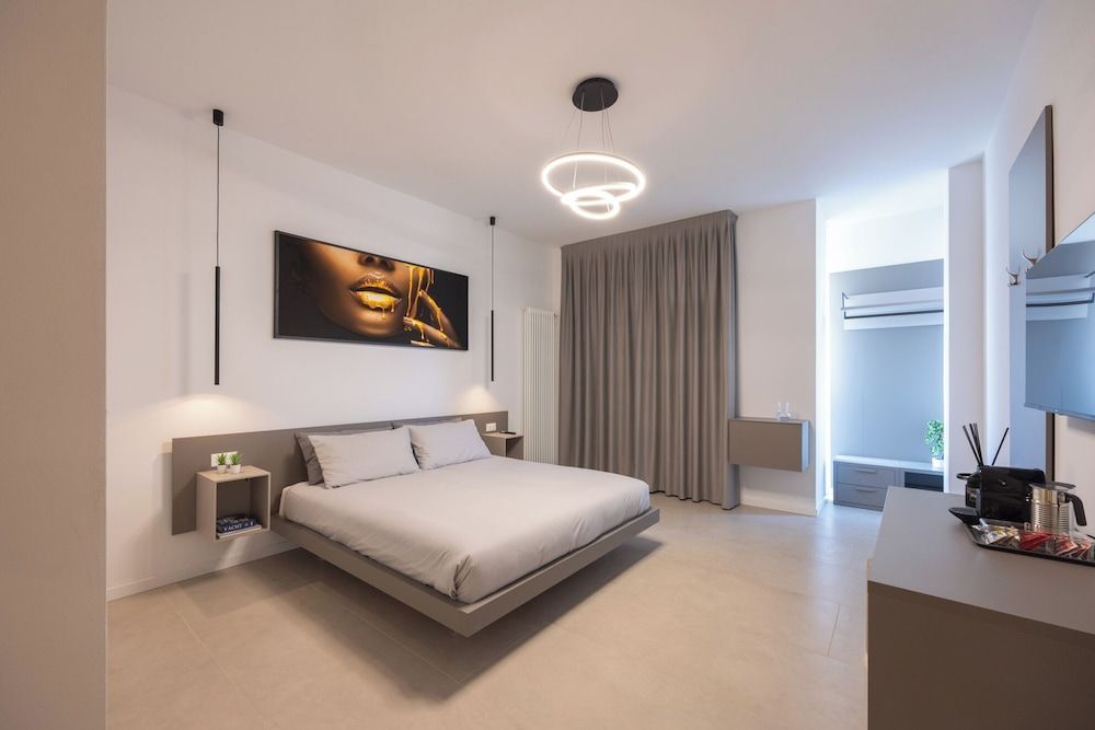 Luxury Station Suite 1