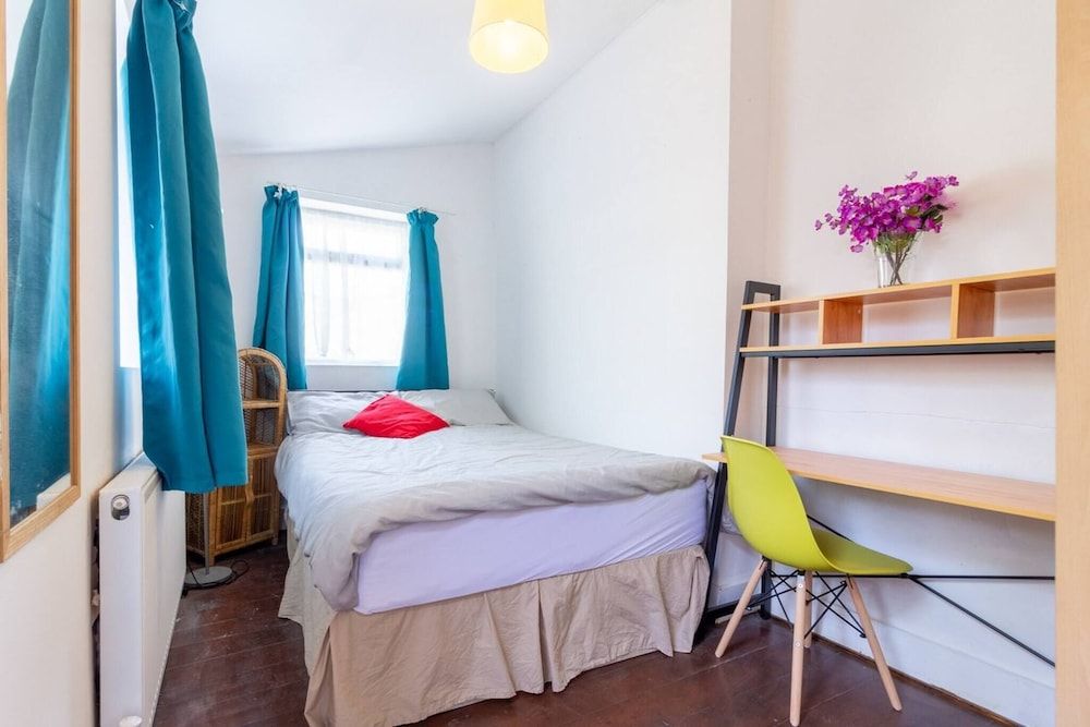 Authentic London - Four Bedroom Victorian House 2