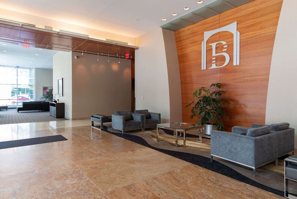 Broadway Plaza, Trademark Collection by Wyndham 2
