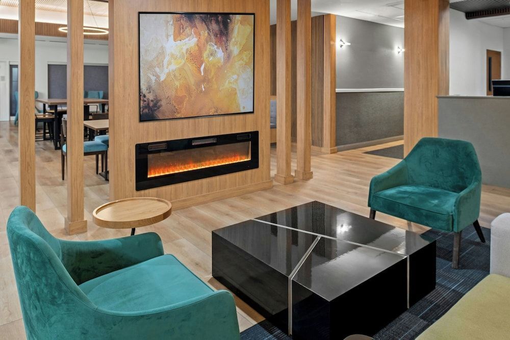 Fairfield Inn and Suites by Marriott Elk Grove 2