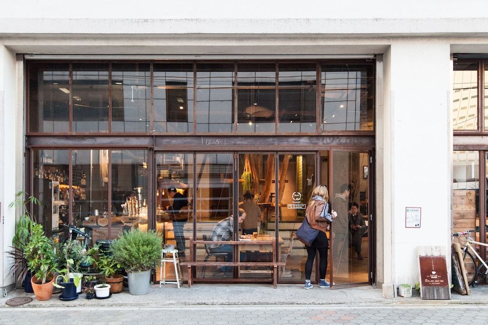 Nui. HOSTEL & BAR LOUNGE 1