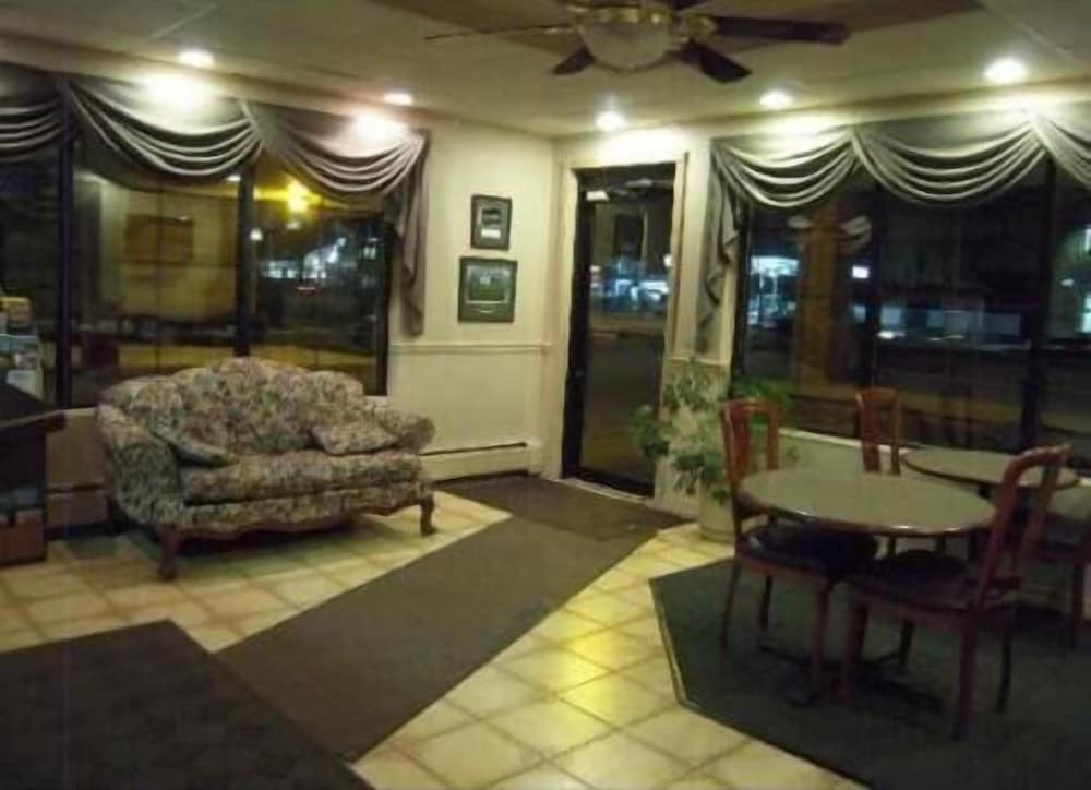 Colonie inn and Suites 2