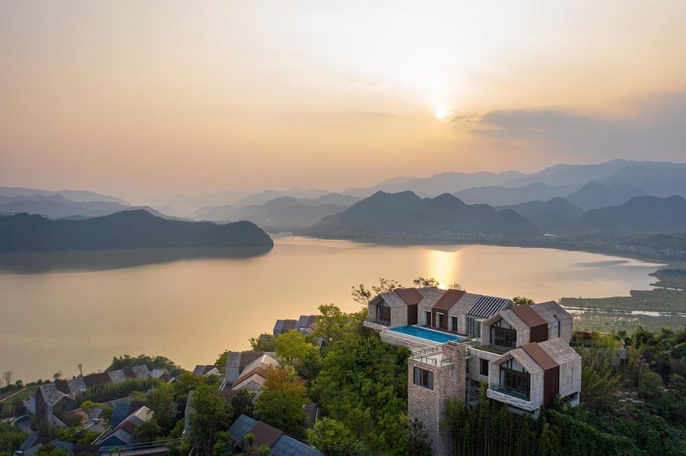 Conrad Hangzhou Tonglu 1