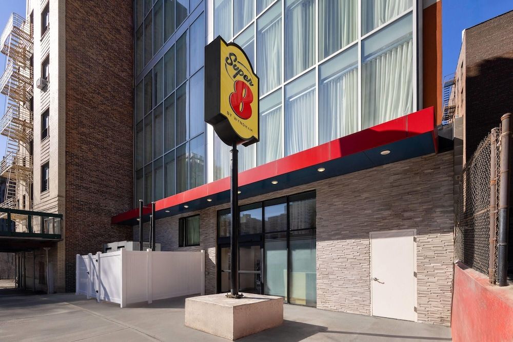 Super 8 by Wyndham Bronx Near Stadium 1