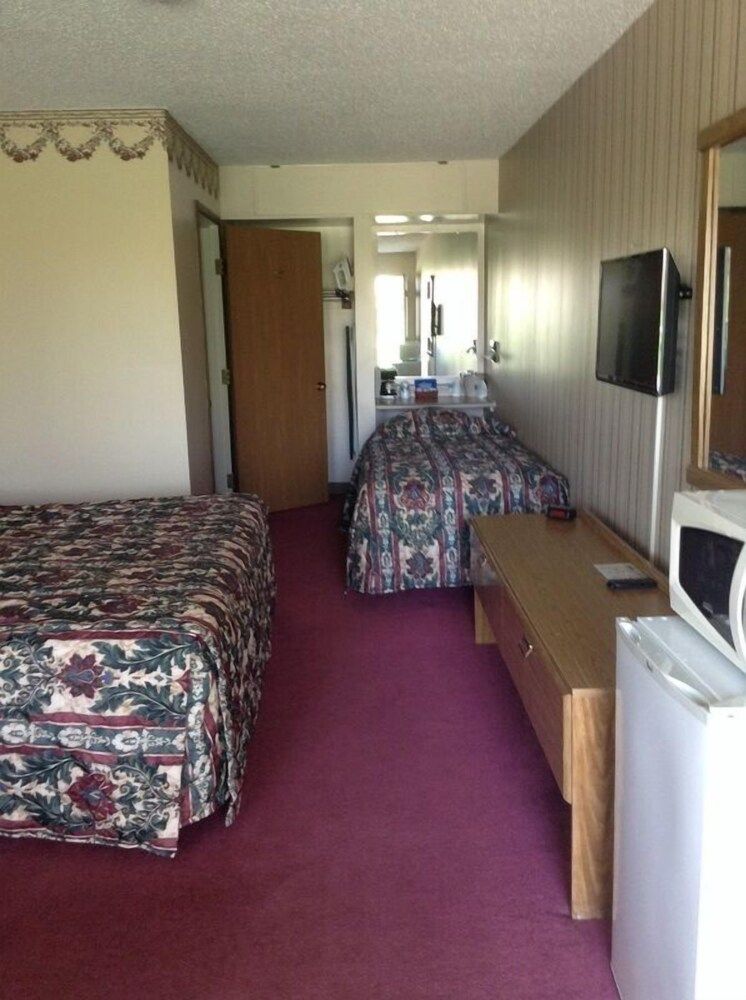 Dollinger's Motor Inn 2