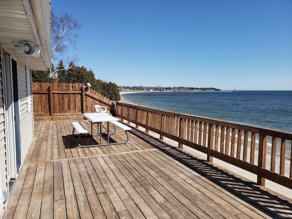 Algoma Beach Motel 1