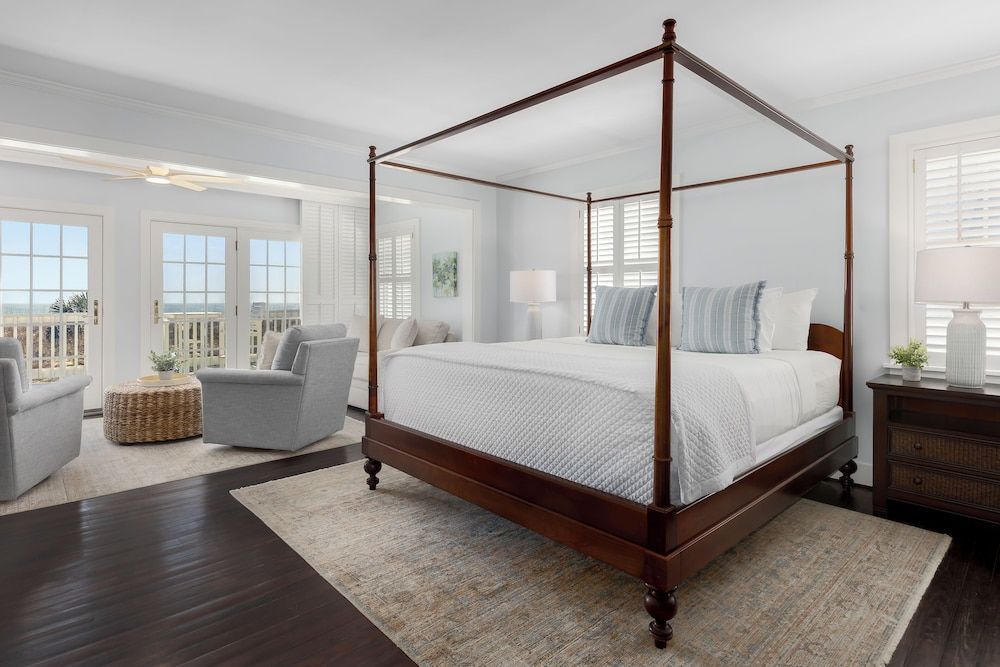 Elizabeth Pointe Lodge 1