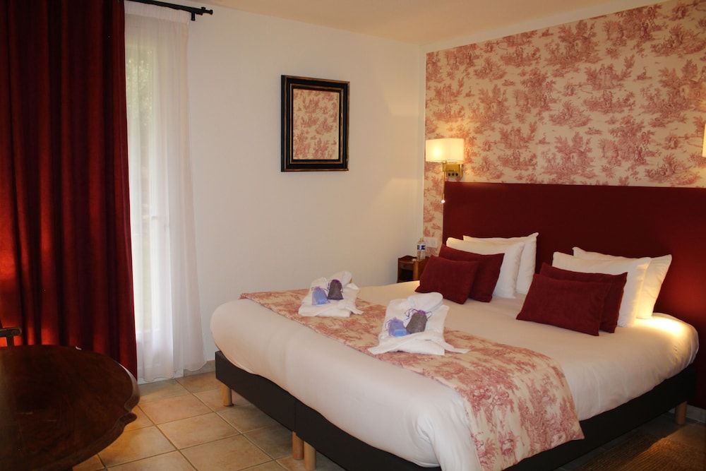 Logis Hôtel La Bastide De Grignan & Restaurant La Chênaie 1