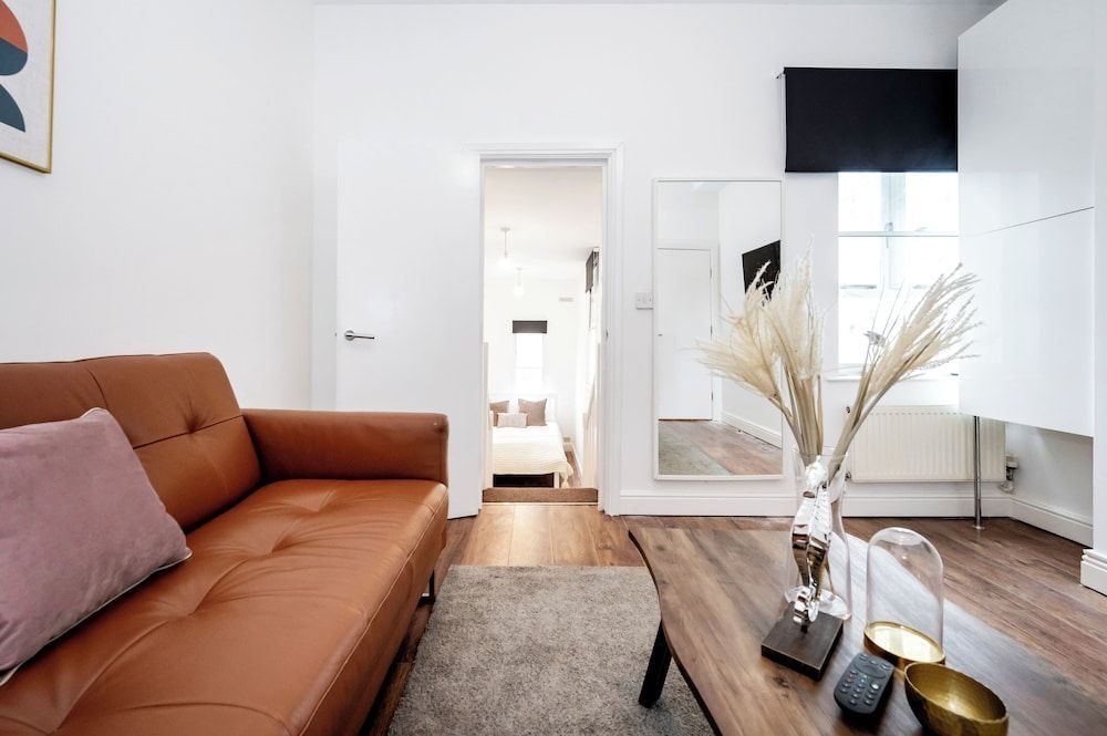 Beautiful Flat Near the Center 11 min 1