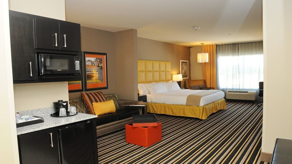 Holiday Inn Express COVINGTON-MADISONVILLE by IHG 1