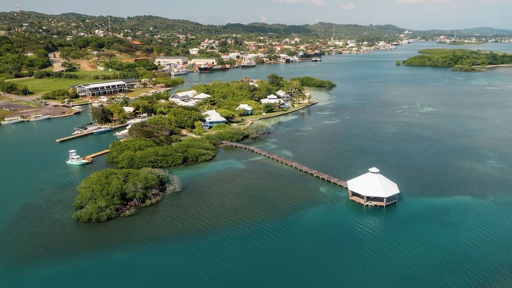 Barefoot Cay Resort 1
