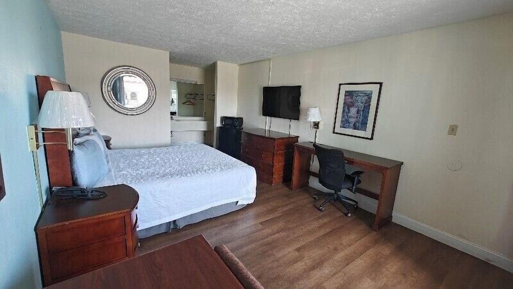 Travelodge by Wyndham Richmond Kentucky 1