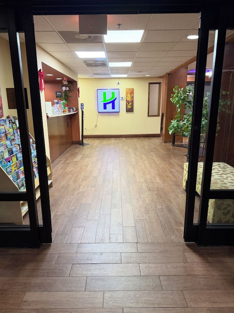 Home Town Inn & Suites 2