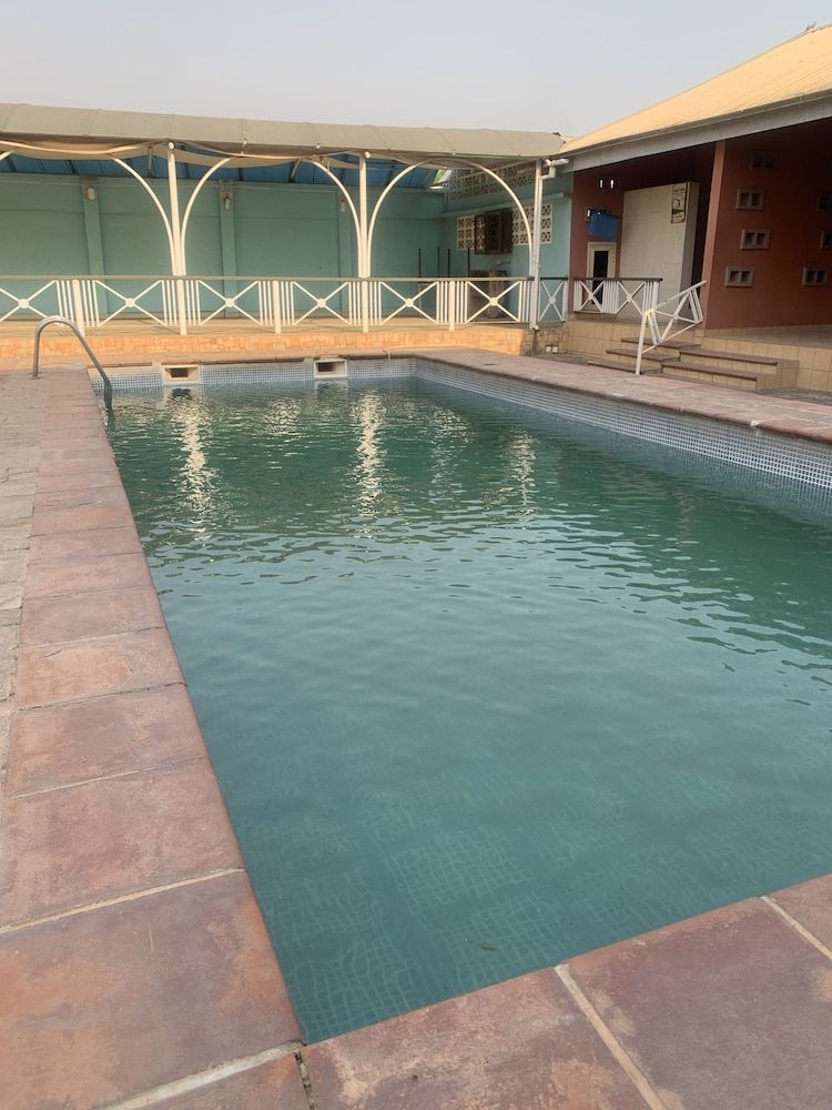 FOSTER INN -ASAKE 1