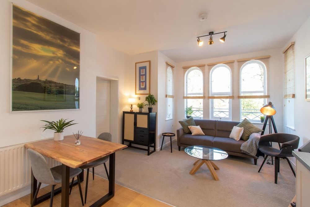 Crescent House Apartments 1