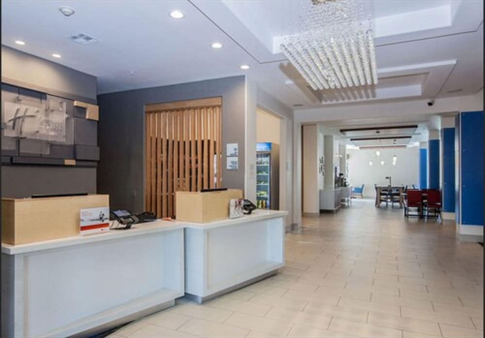 Holiday Inn Express & Suites HOUSTON-ALVIN by IHG 2