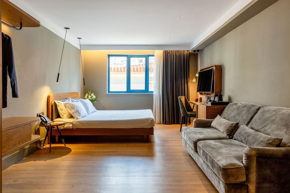 Bob W Athens Eolou 2