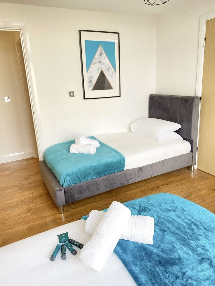 Tudors eSuites Balcony Apartment 2