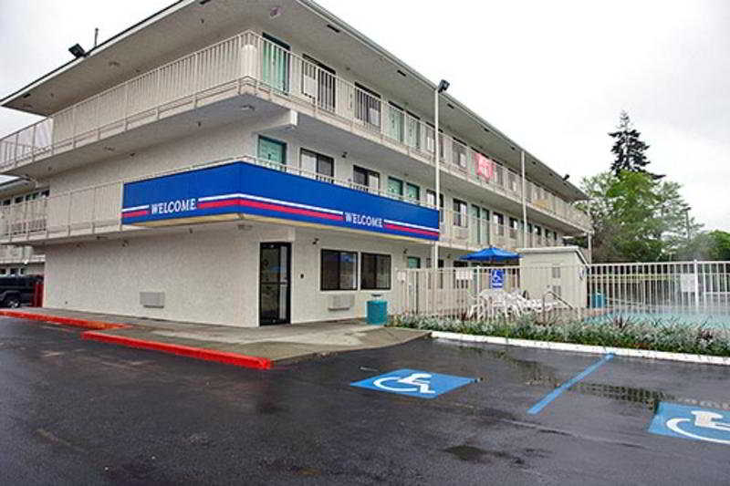 Motel 6 North Kirkland 1