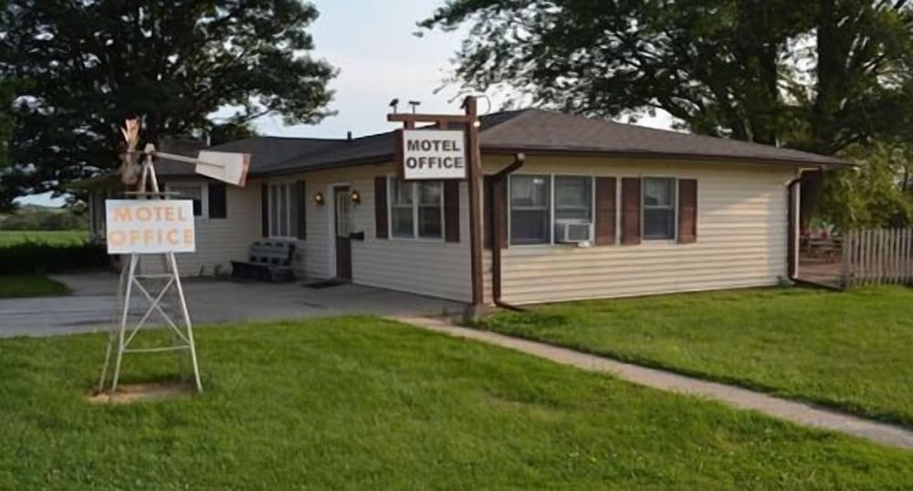 Edgetowner Motel 2