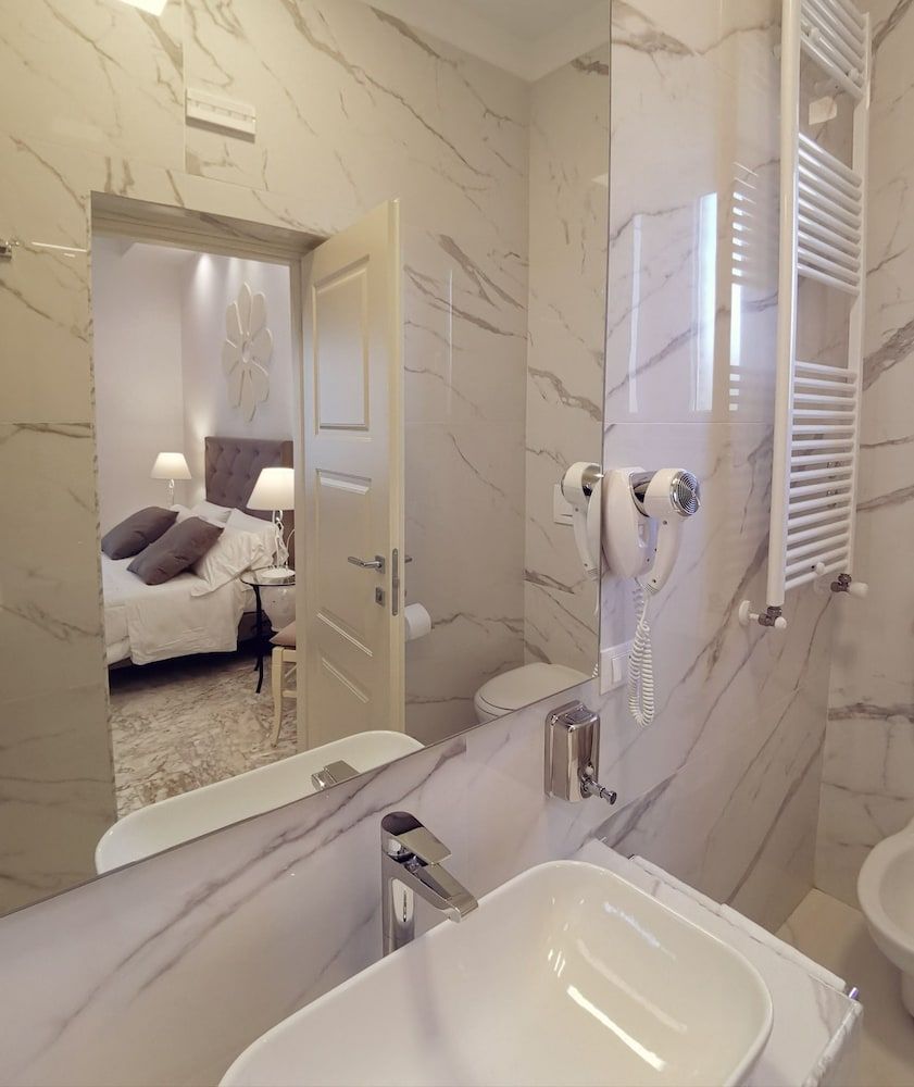 FLOS Guest House 2